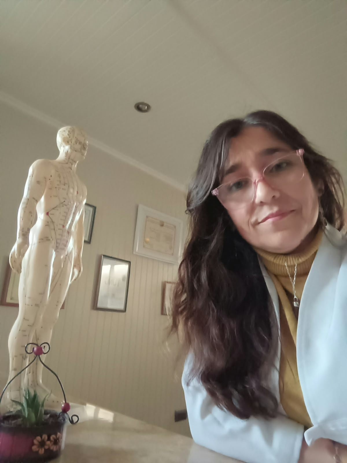Vianka Pradena en su espacio de atención